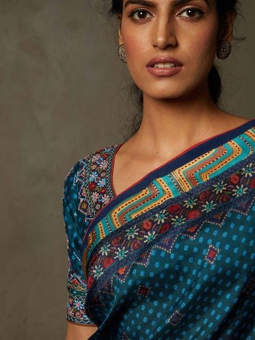 Teal & Navy Chowki Saree With Unstitched Blouse - Image 3